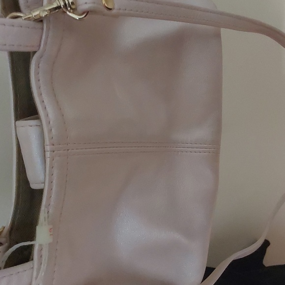 Liz Claiborne pearl pink leather small purse**Was$17** - Picture 4 of 5
